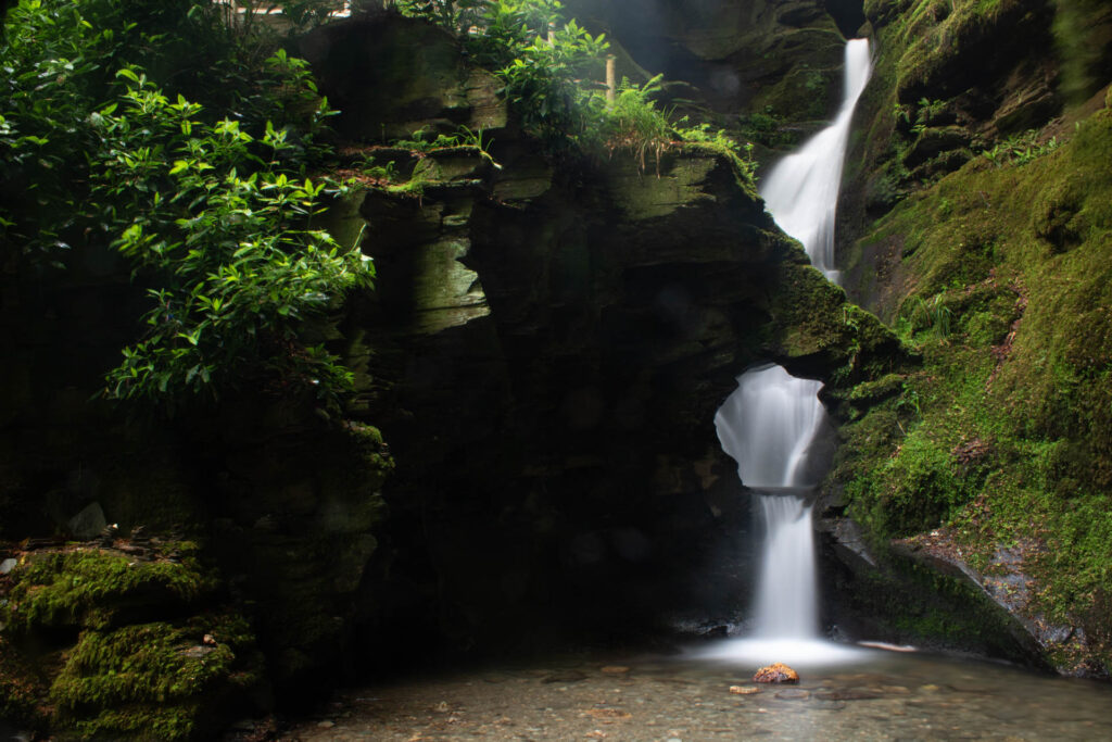 Langzeitbelichtung des Wasserfalls im St. Nectans Glen