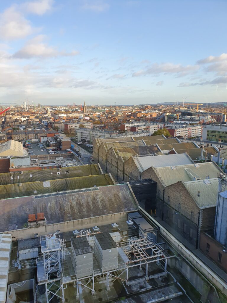 Blick über Dublin von der Gravity Bar des Guinness Storehouse